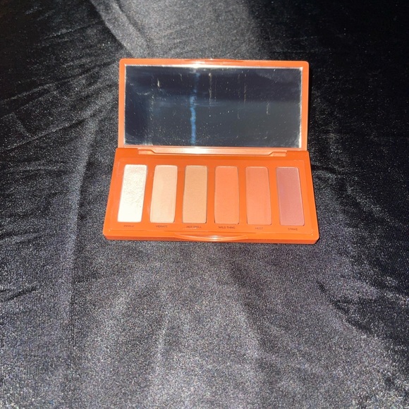 Urban Decay NAKED Petite Heat Eyeshadow Palette - Picture 5 of 6